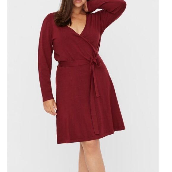 Long Sleeve Wrap Dress‎ - Picture 3 of 7